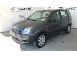 Grigio(met.) Usata 2005 Ford Fusion Collection Tre volumi | 2900 € (Buon prezzo)