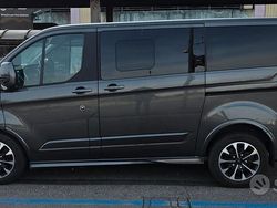 Grigio Usata 2023 Ford Tourneo Tre volumi | 35.000 € (Buon prezzo)