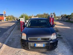 Nero Usata 2009 Ford Fusion Tre volumi | 3250 € (Buon prezzo)