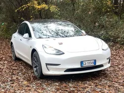 Usata 2020 Tesla Model 3 Long Range Tre volumi | 25.000 € (Buon prezzo)