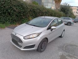 Grigio Usata 2014 Ford Fiesta Due volumi | 5000 € (Buon prezzo)