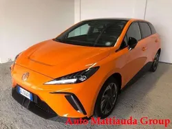 Arancione Usata 2022 MG MG4 EV Luxury Due volumi | 19.900 € (Super prezzo)