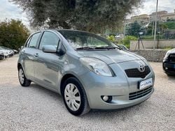 Grigio Usata 2008 Toyota Yaris Tre volumi | 3980 € (Buon prezzo)