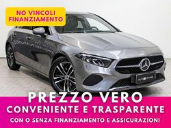 Grigio Nuova 2025 Mercedes A180 Business Tre volumi | 34.299 € (Buon prezzo)