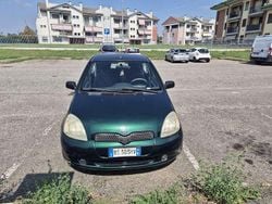 Usata 2001 Toyota Yaris Luna Tre volumi | 1750 € (Buon prezzo)