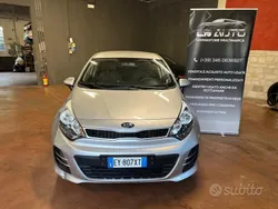 Argento Usata 2015 Kia Rio Active Tre volumi | 5900 € (Buon prezzo)