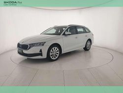 Bianco luna metallizzato Usata 2024 Skoda Octavia Executive Station wagon | 26.900 € (Buon prezzo)
