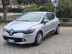 Grigio Usata 2015 Renault Clio IV Zen Tre volumi | 5200 € (Buon prezzo)