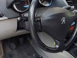 Nero Usata 2007 Peugeot 207 Tre volumi | 1400 € (Buon prezzo)