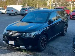 Nero Usata 2015 Mitsubishi Outlander P-HEV Instyle SUV | 11.599 €