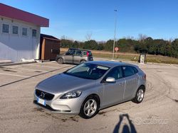 Grigio Usata 2016 Volvo V40 Tre volumi | 9200 €