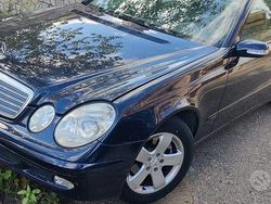 Usata 2003 Mercedes 220 Tre volumi | 3000 €