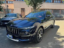 Blu perlato Usata 2018 Maserati Levante GranLusso SUV | 31.800 € (Buon prezzo)