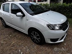 Bianco Usata 2014 Dacia Sandero Lauréate Due volumi | 4900 € (Buon prezzo)