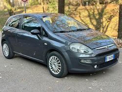 Grigio Usata 2014 Fiat Grande Punto Due volumi | 2299 € (Ottimo prezzo)