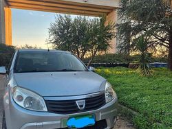 Usata 2010 Dacia Sandero Tre volumi | 1500 € (Buon prezzo)