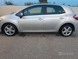Usata 2011 Toyota Auris Tre volumi | 3300 € (Buon prezzo)