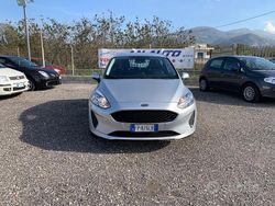Grigio Usata 2018 Ford Fiesta Tre volumi | 8500 € (Buon prezzo)