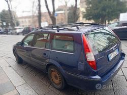 Blu Usata 2002 Ford Mondeo Tre volumi | 600 €