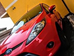 Rosso Usata 2009 Ford Fiesta Tre volumi | 2000 € (Super prezzo)