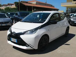 Bianco Usata 2015 Toyota Aygo Due volumi | 8490 € (Buon prezzo)