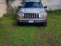 Grigio Usata 2009 Jeep Cherokee SUV | 1500 €