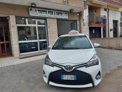 Bianco Usata 2016 Toyota Yaris Tre volumi | 8999 € (Cara)