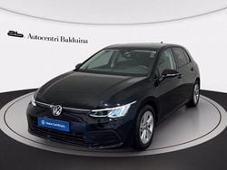 Nero perla Usata 2022 VW Golf VIII Life Tre volumi | 21.500 € (Buon prezzo)