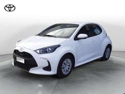 Bianco Usata 2024 Toyota Yaris Hybrid Active Tre volumi | 18.900 € (Ottimo prezzo)
