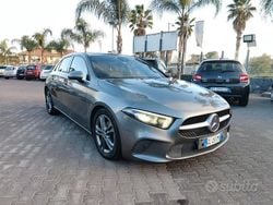 Grigio Usata 2019 Mercedes A180 Tre volumi | 16.799 € (Ottimo prezzo)