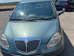 Usata 2005 Lancia Musa Monovolume | 2000 €