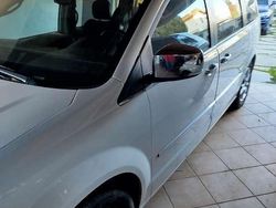 Bianco Usata 2015 Lancia Voyager Platinum Monovolume | 11.500 € (Molto cara)