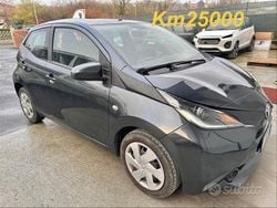 Grigio Usata 2017 Toyota Aygo X-play Due volumi | 8600 € (Ottimo prezzo)