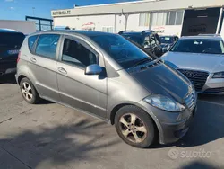 Grigio Usata 2007 Mercedes A180 Elegance Tre volumi | 990 € (Super prezzo)