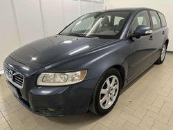 Blu aviatore perlato (466) Usata 2011 Volvo V50 Plus Station wagon | 6850 € (Molto cara)