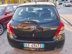Nero Usata 2011 Toyota Yaris Sol Tre volumi | 5000 € (Buon prezzo)