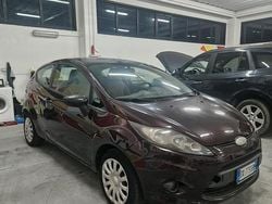 Usata 2009 Ford Fiesta Titanium Tre volumi | 3350 € (Buon prezzo)
