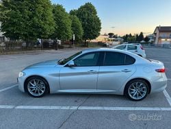 Argento Usata 2017 Alfa Romeo Giulia Super Tre volumi | 13.000 € (Super prezzo)