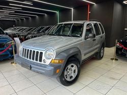 Grigio Usata 2005 Jeep Cherokee Sport SUV | 5900 € (Buon prezzo)