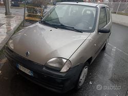 Grigio Usata 2006 Fiat 600 Tre volumi | 1500 € (Buon prezzo)