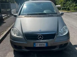 Usata 2009 Mercedes A180 Classic Due volumi | 1250 € (Super prezzo)
