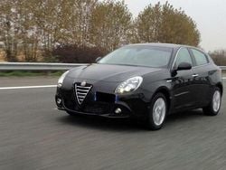 Nero Usata 2014 Alfa Romeo Giulietta Tre volumi | 9900 € (Buon prezzo)