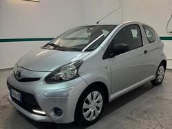 Grigio Usata 2012 Toyota Aygo Due volumi | 4300 € (Buon prezzo)
