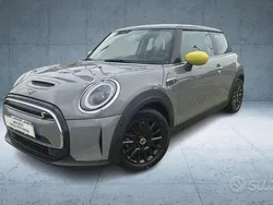 Grigio / metallizzato Usata 2022 Mini Cooper SE Classic Due volumi | 17.900 € (Ottimo prezzo)