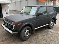 Nero Usata 2013 Lada niva SUV | 8900 € (Buon prezzo)