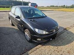 Usata 2005 Peugeot 206 Tre volumi | 2000 € (Buon prezzo)