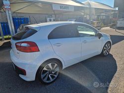 Bianco Usata 2016 Kia Rio Tre volumi | 8700 € (Buon prezzo)