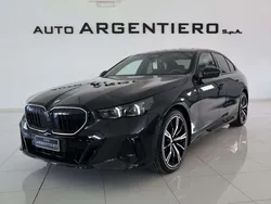 Sophisto grau metallic Usata 2024 BMW 520 M Sport Tre volumi | 55.800 € (Buon prezzo)