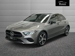 Vernice nero cosmo Nuova 2025 Mercedes A180 Tre volumi | 38.700 € (Buon prezzo)