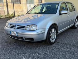 Grigio Usata 2001 VW Golf IV Tre volumi | 2000 € (Buon prezzo)